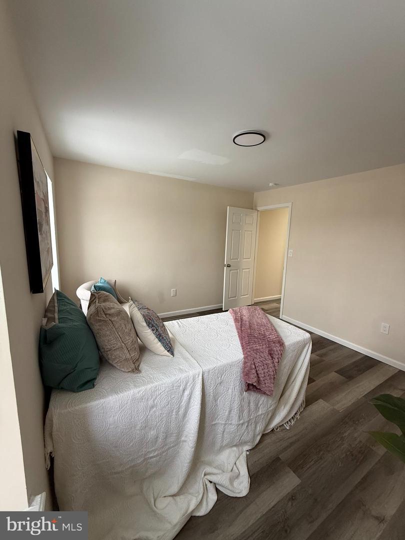 1028 E North Ave Property Photo 17