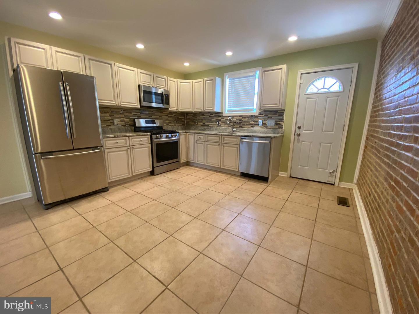 500 N Collington Ave Property Photo 14