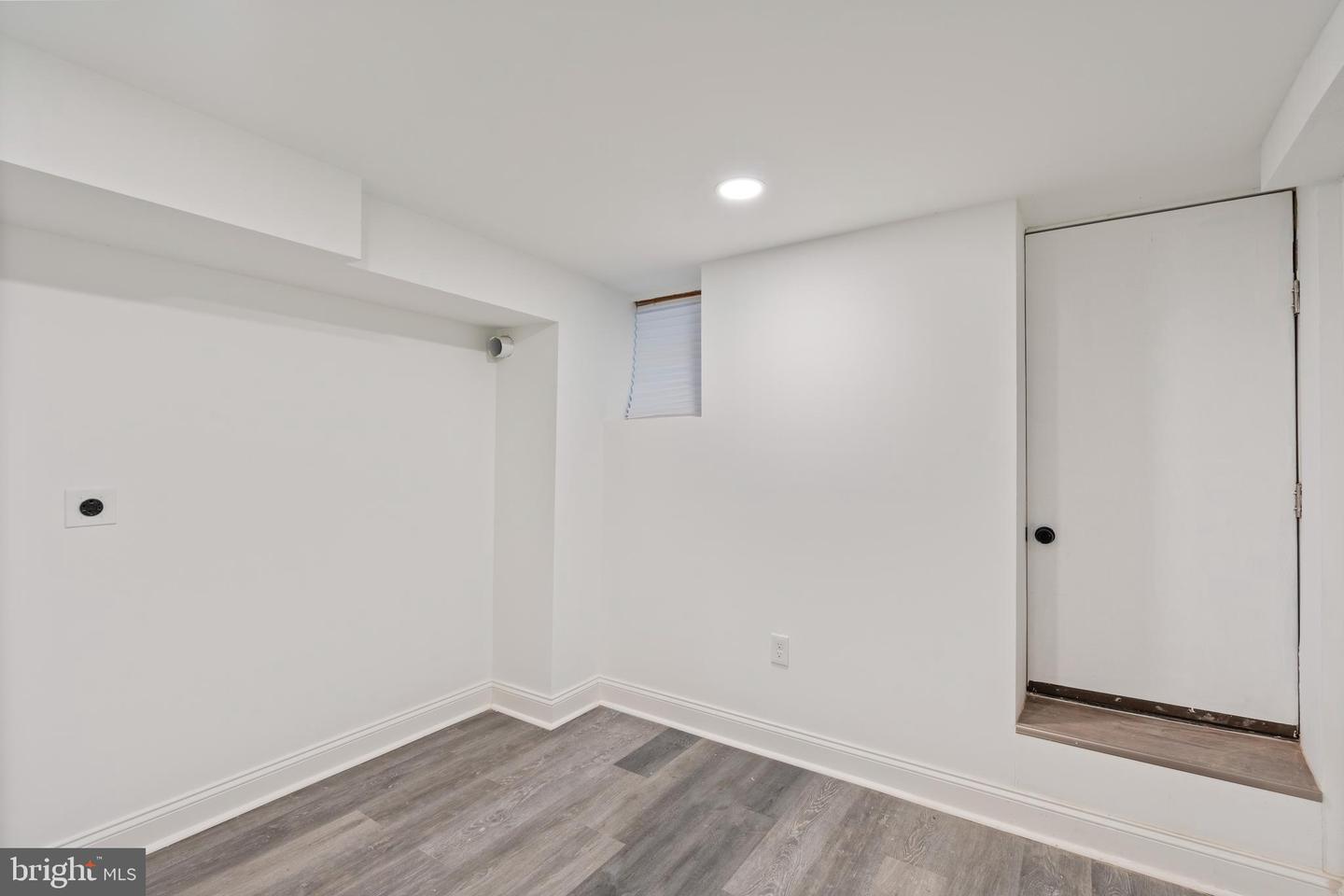 1352 Andre St Property Photo 17