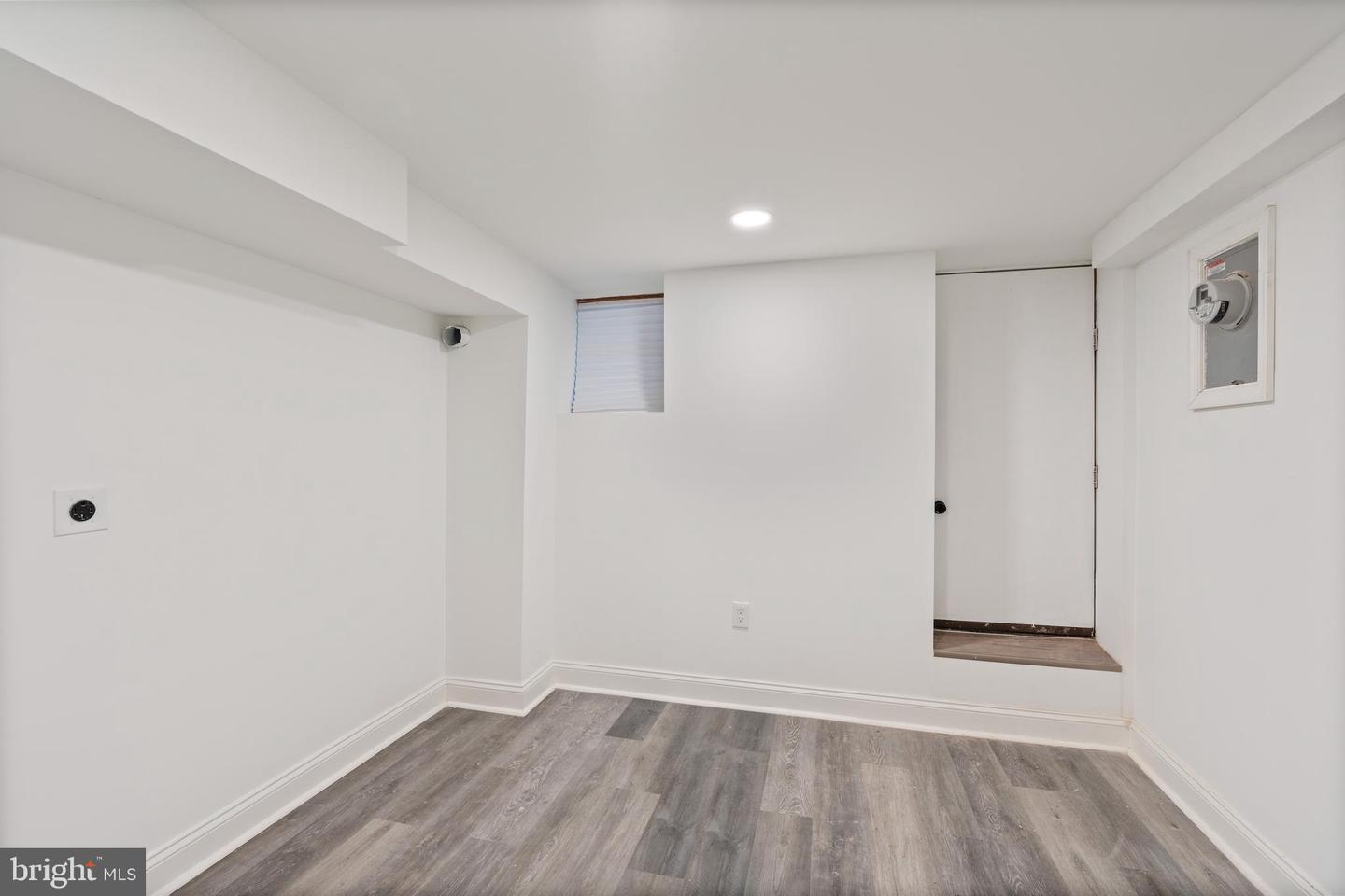 1352 Andre St Property Photo 18