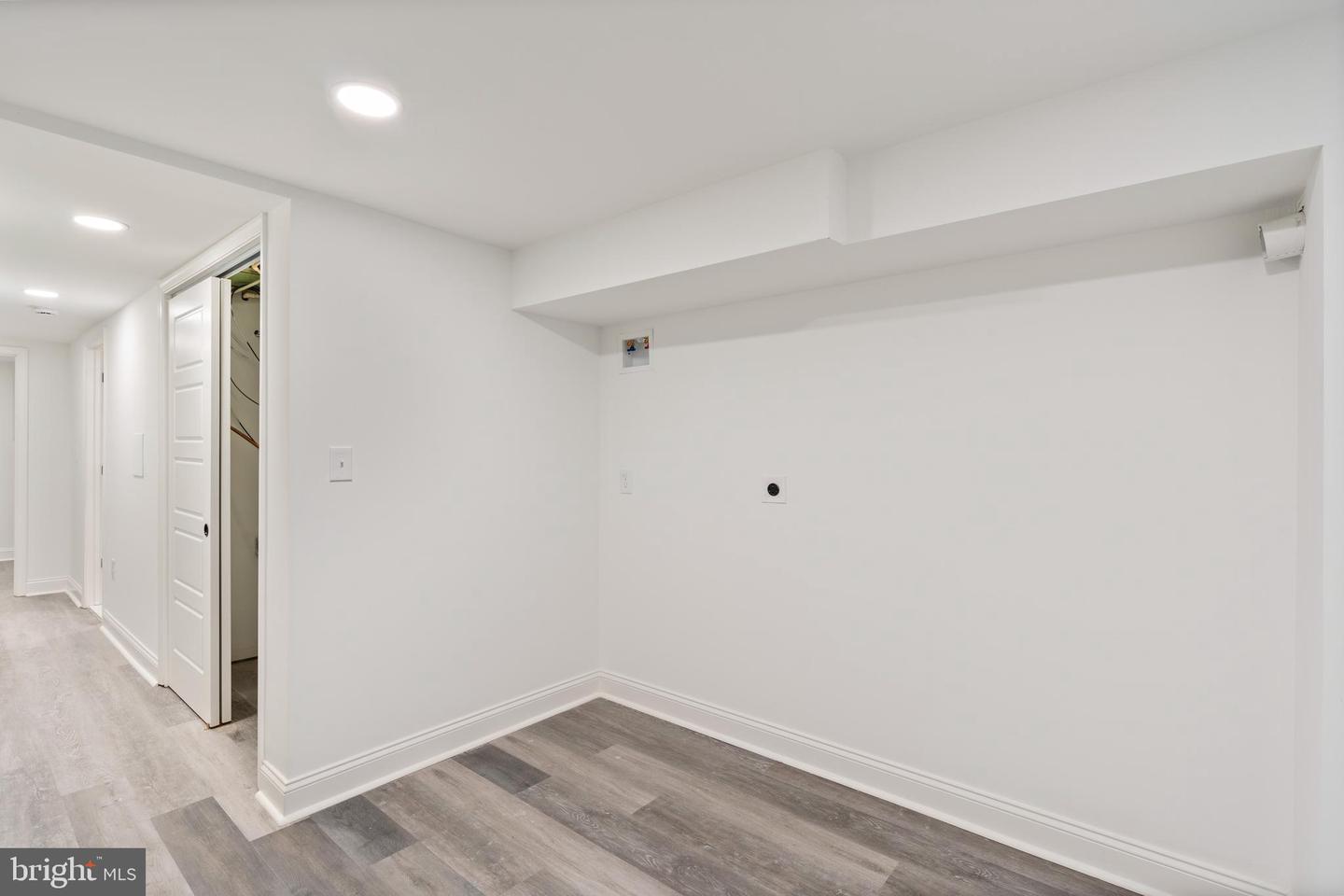 1352 Andre St Property Photo 19