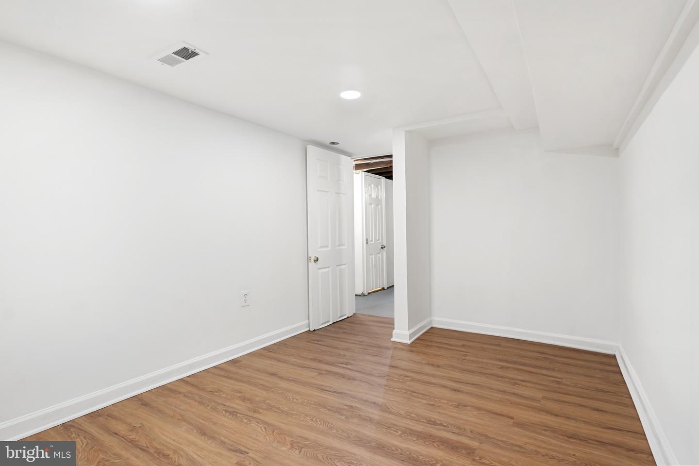 2233 Homewood Ave Property Photo 24