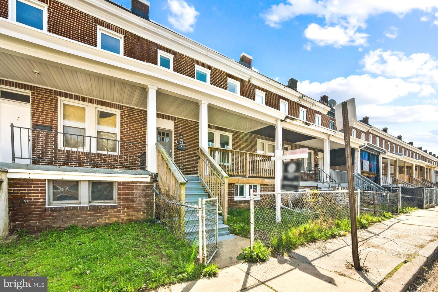 665 Dumbarton Ave Property Photo 3