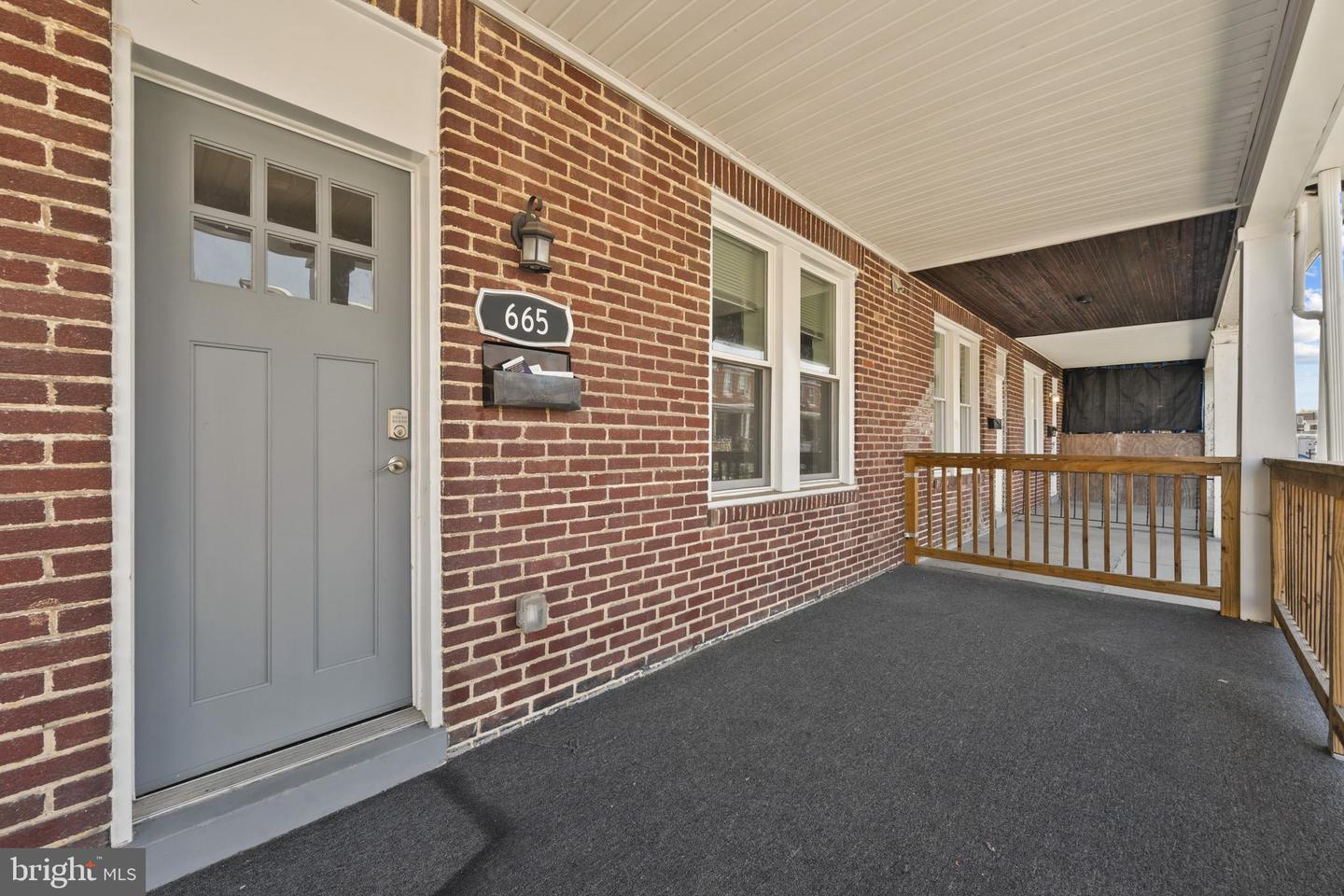665 Dumbarton Ave Property Photo 4