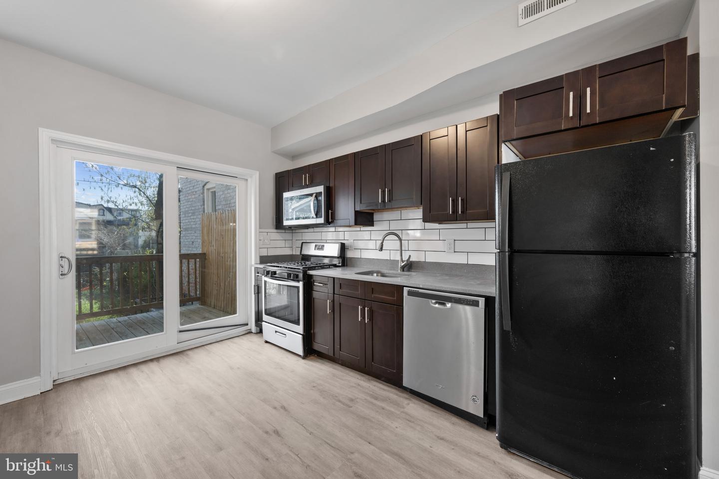 665 Dumbarton Ave Property Photo 15