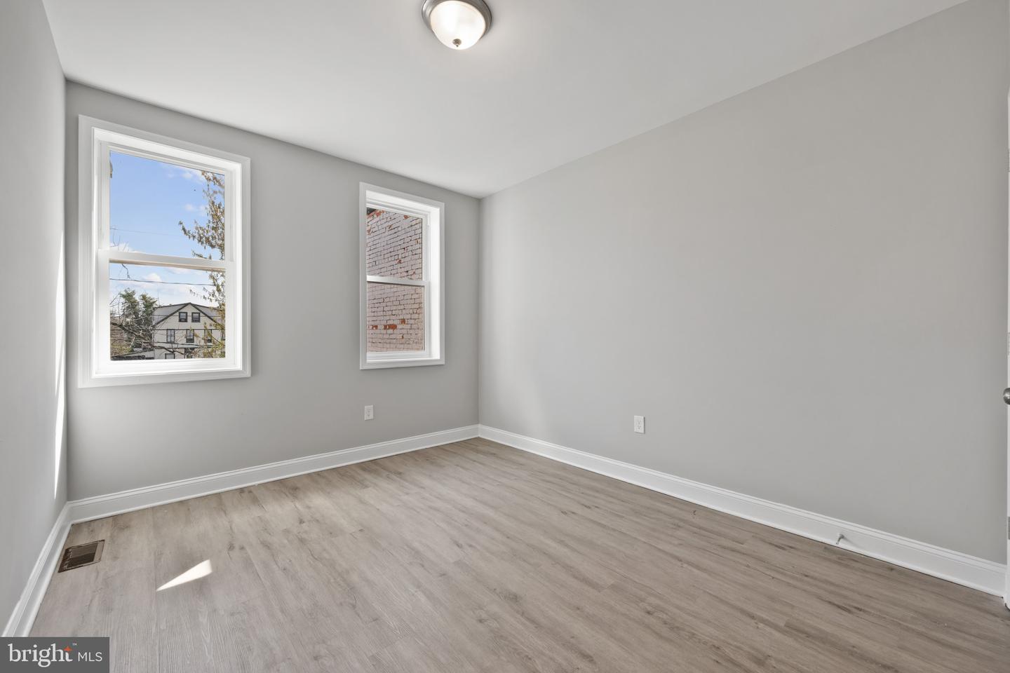 665 Dumbarton Ave Property Photo 21