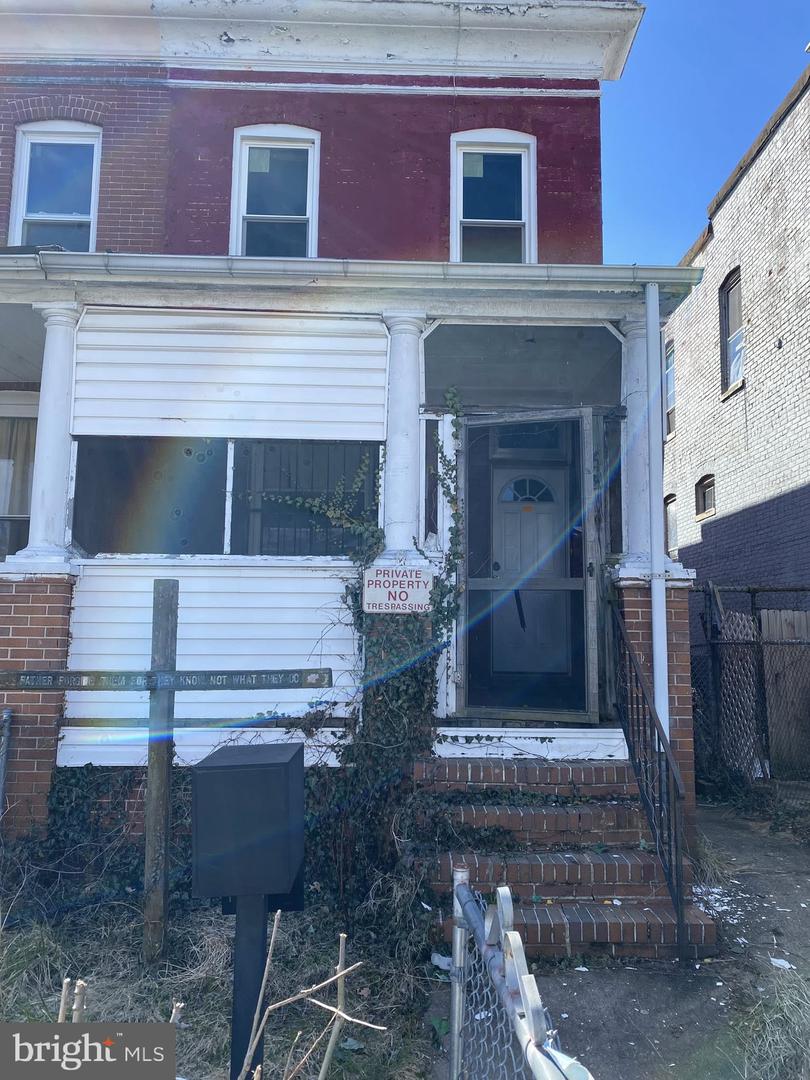 631 Cator Ave Property Photo 2