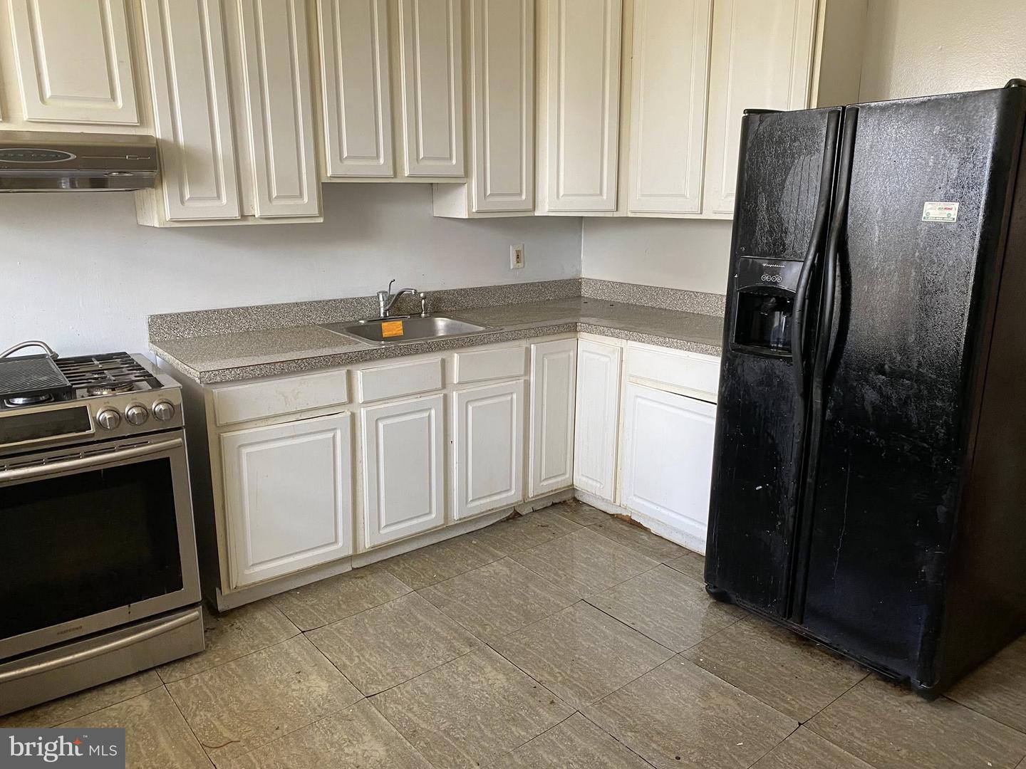 631 Cator Ave Property Photo 4
