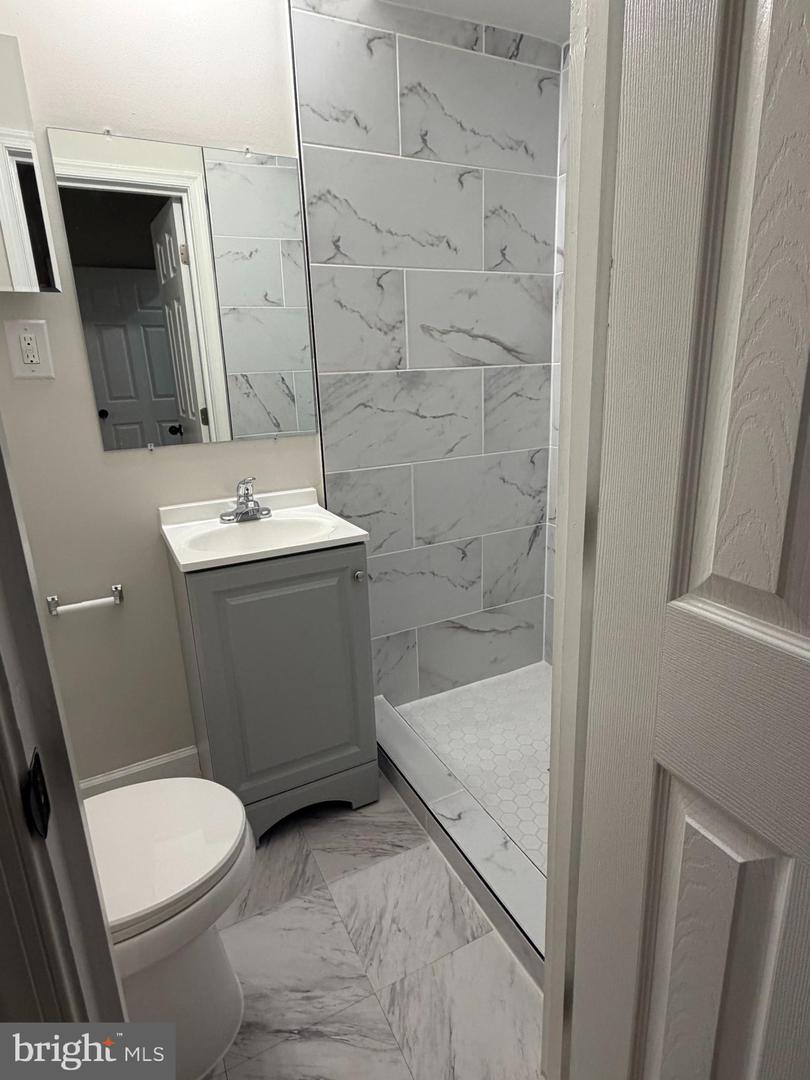 2828 Woodbrook Ave Property Photo 6