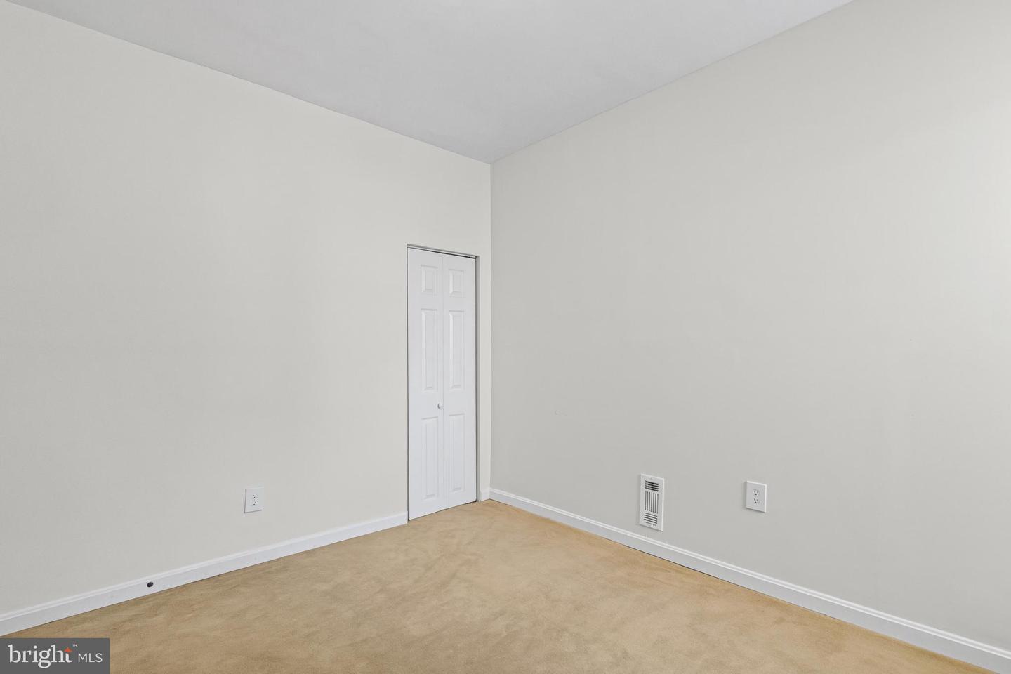 2828 Woodbrook Ave Property Photo 7
