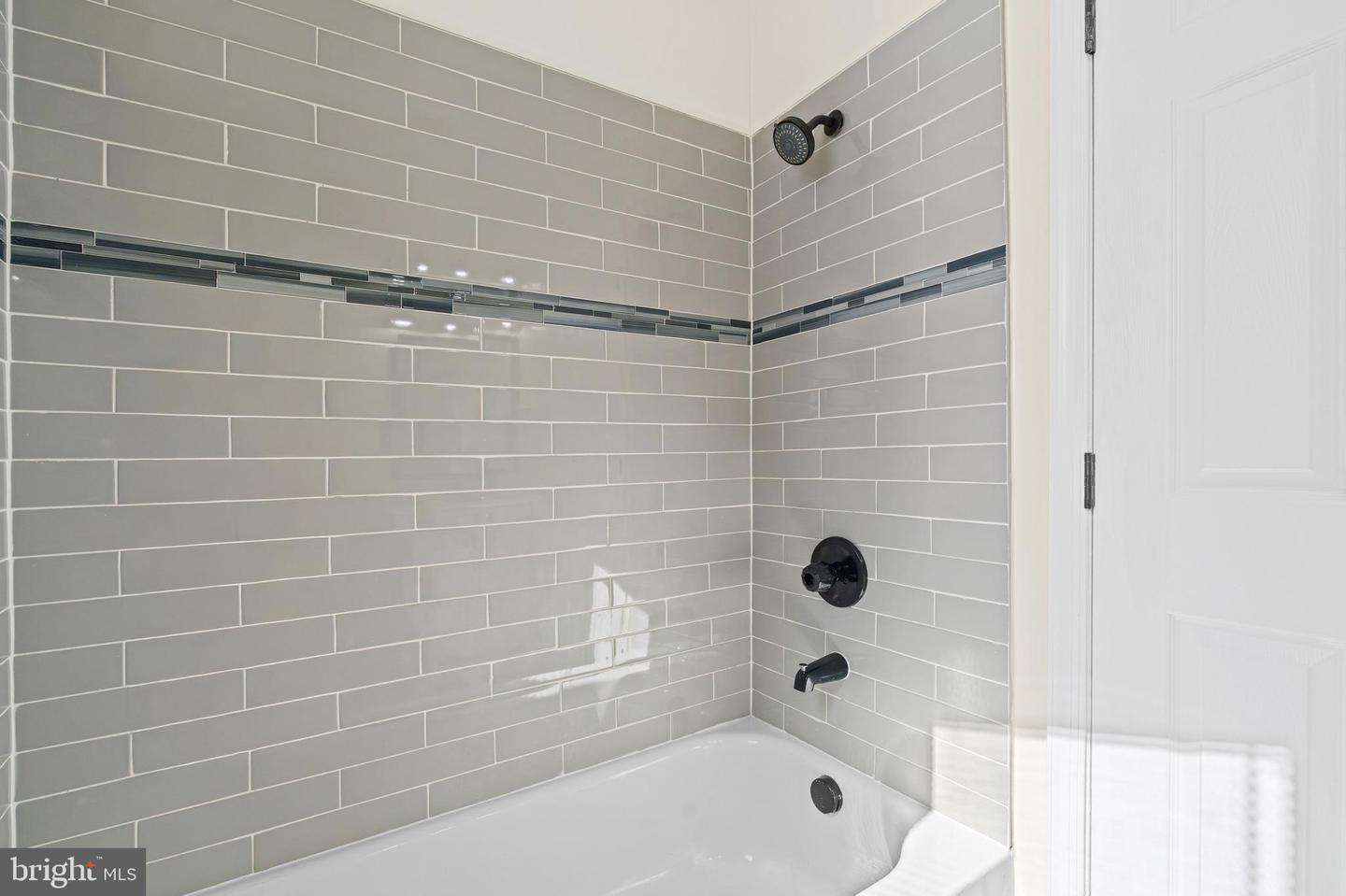2828 Woodbrook Ave Property Photo 10