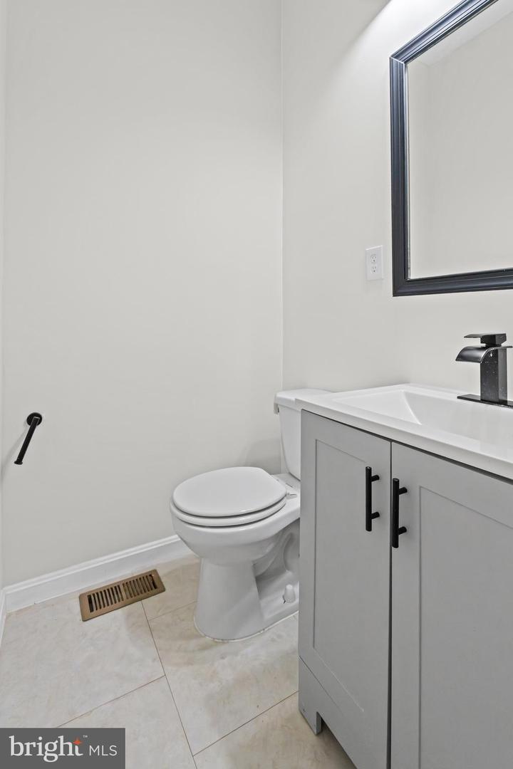 2828 Woodbrook Ave Property Photo 17