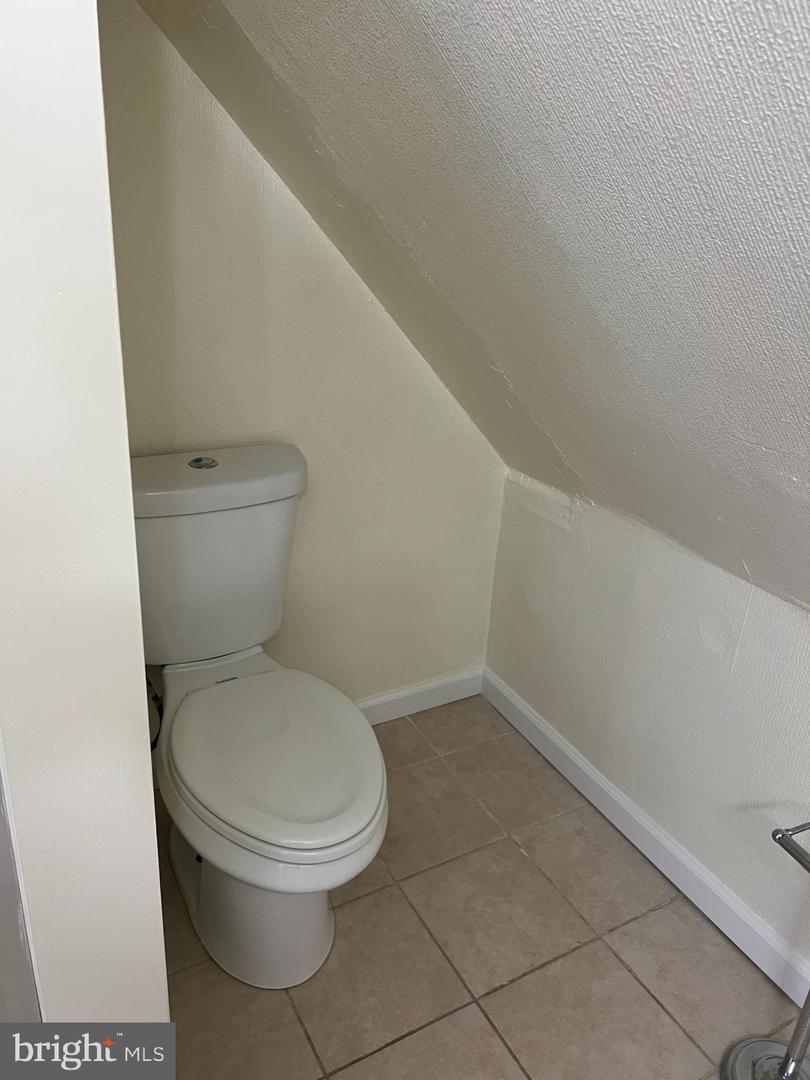 3021 Glenmore Ave Property Photo 14