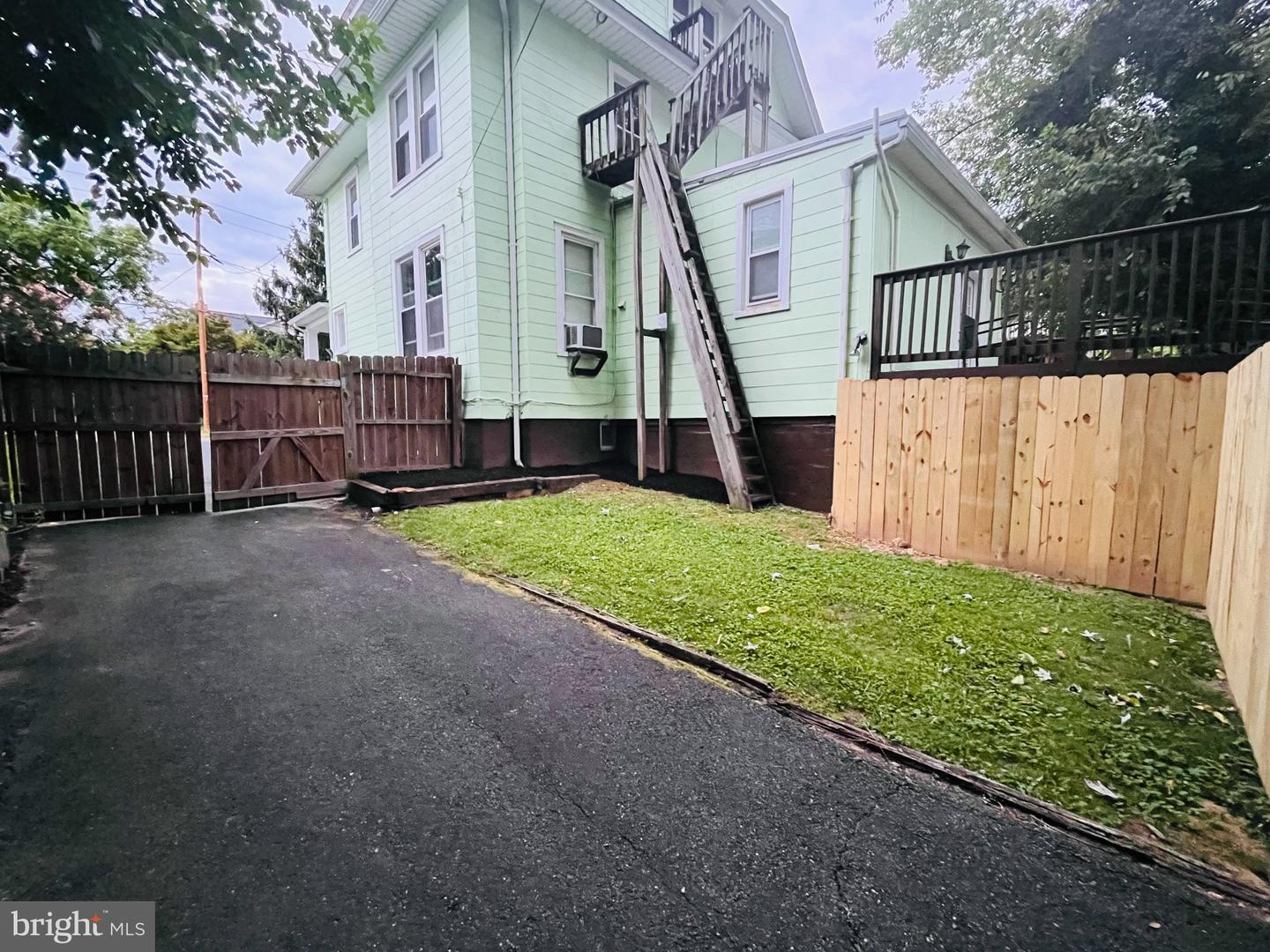 3021 Glenmore Ave Property Photo 15
