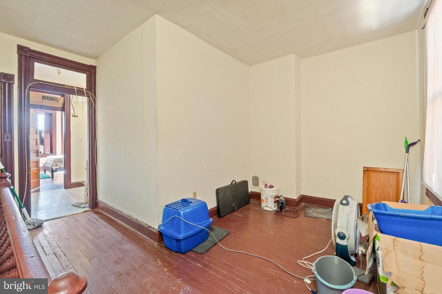 112 E 20th St Property Photo 5