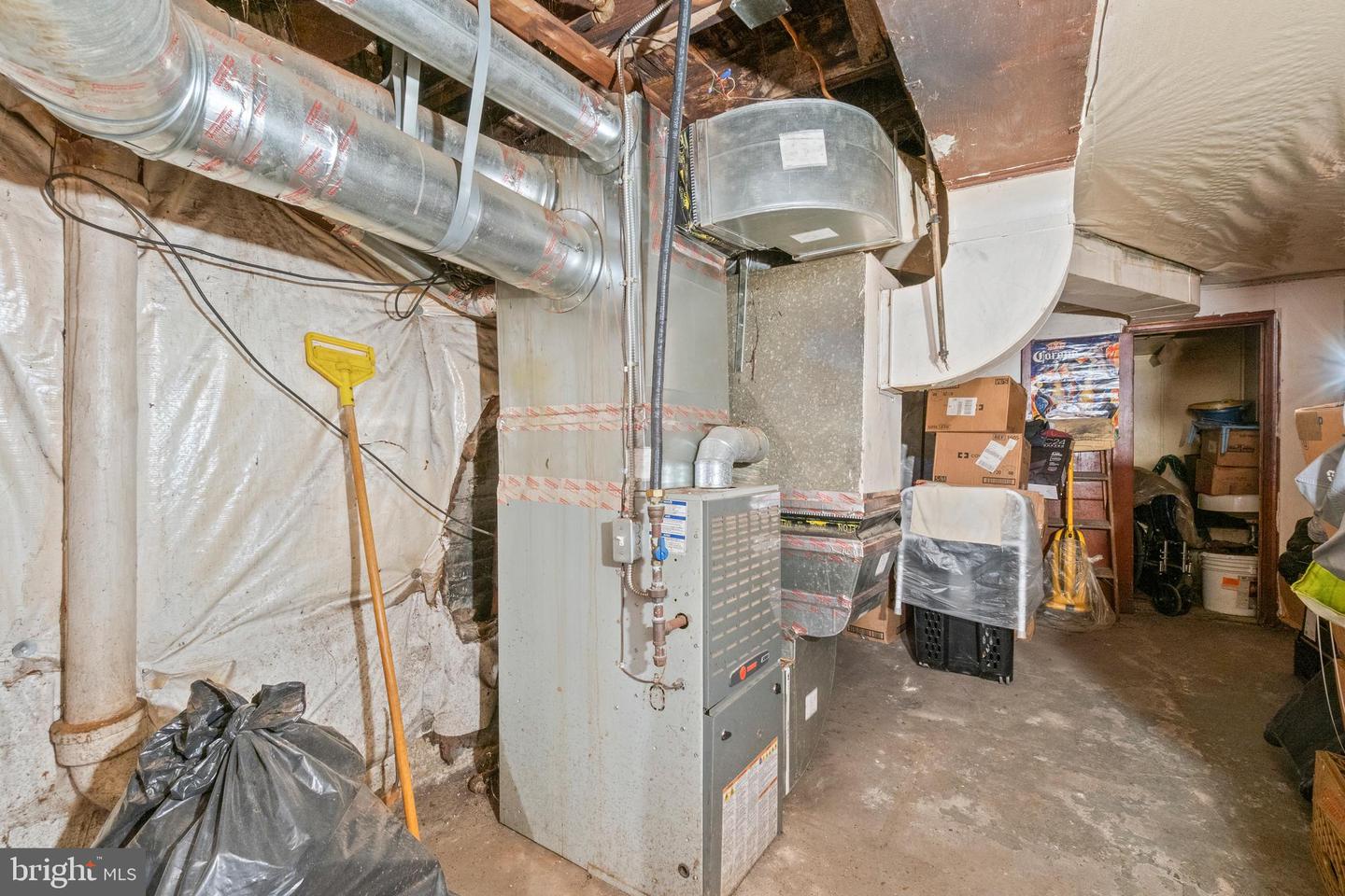 112 E 20th St Property Photo 18