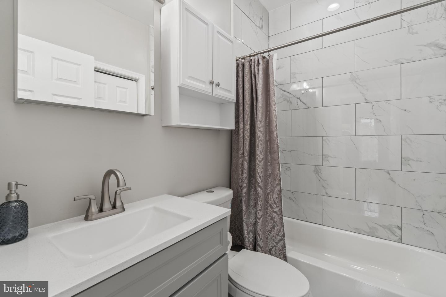 2225 E Chase St Property Photo 13
