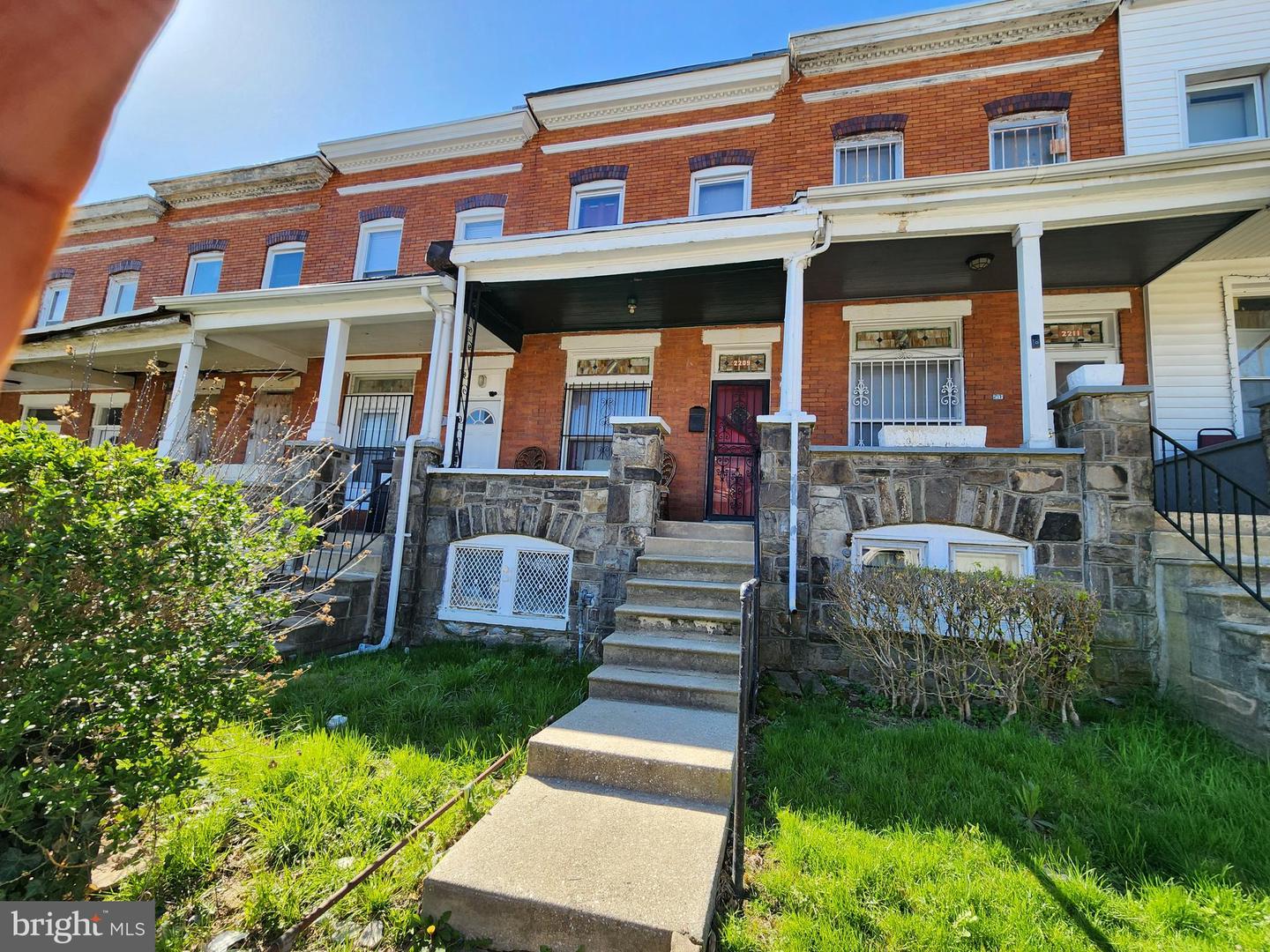 2209 Baker St Property Photo 1