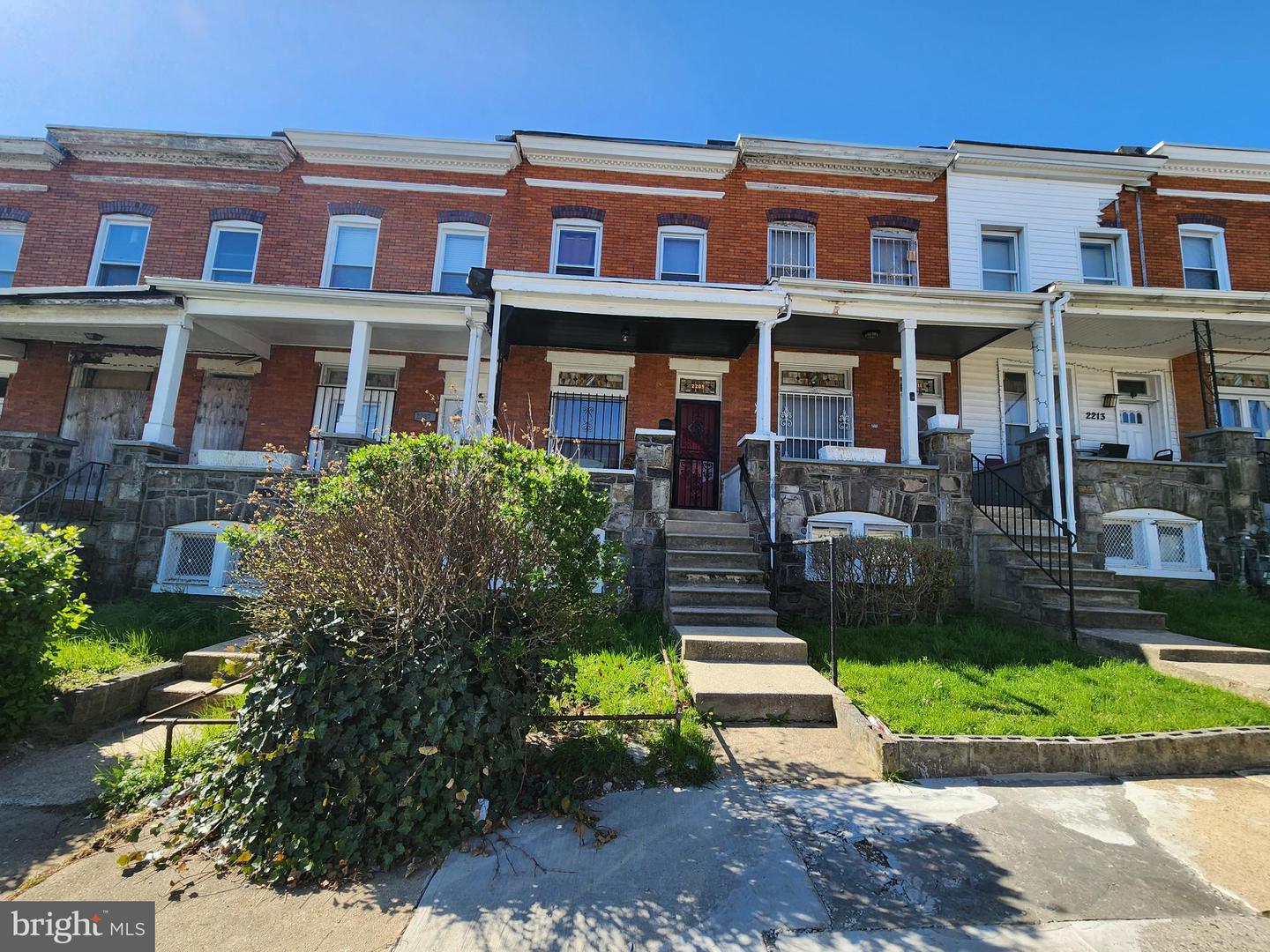 2209 Baker St Property Photo 2