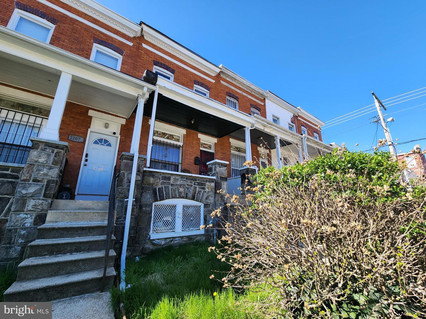 2209 Baker St Property Photo 3