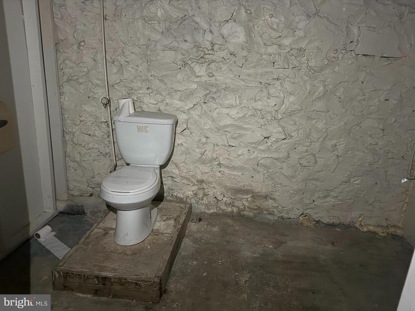 2209 Baker St Property Photo 9
