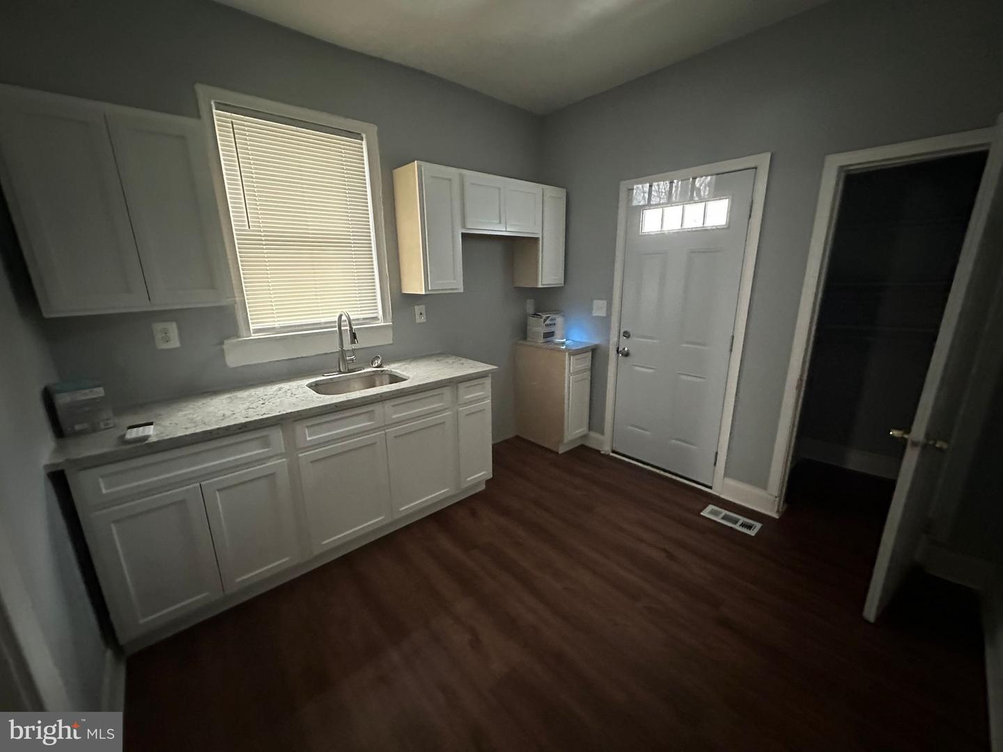 2806 Violet Ave Property Photo 9
