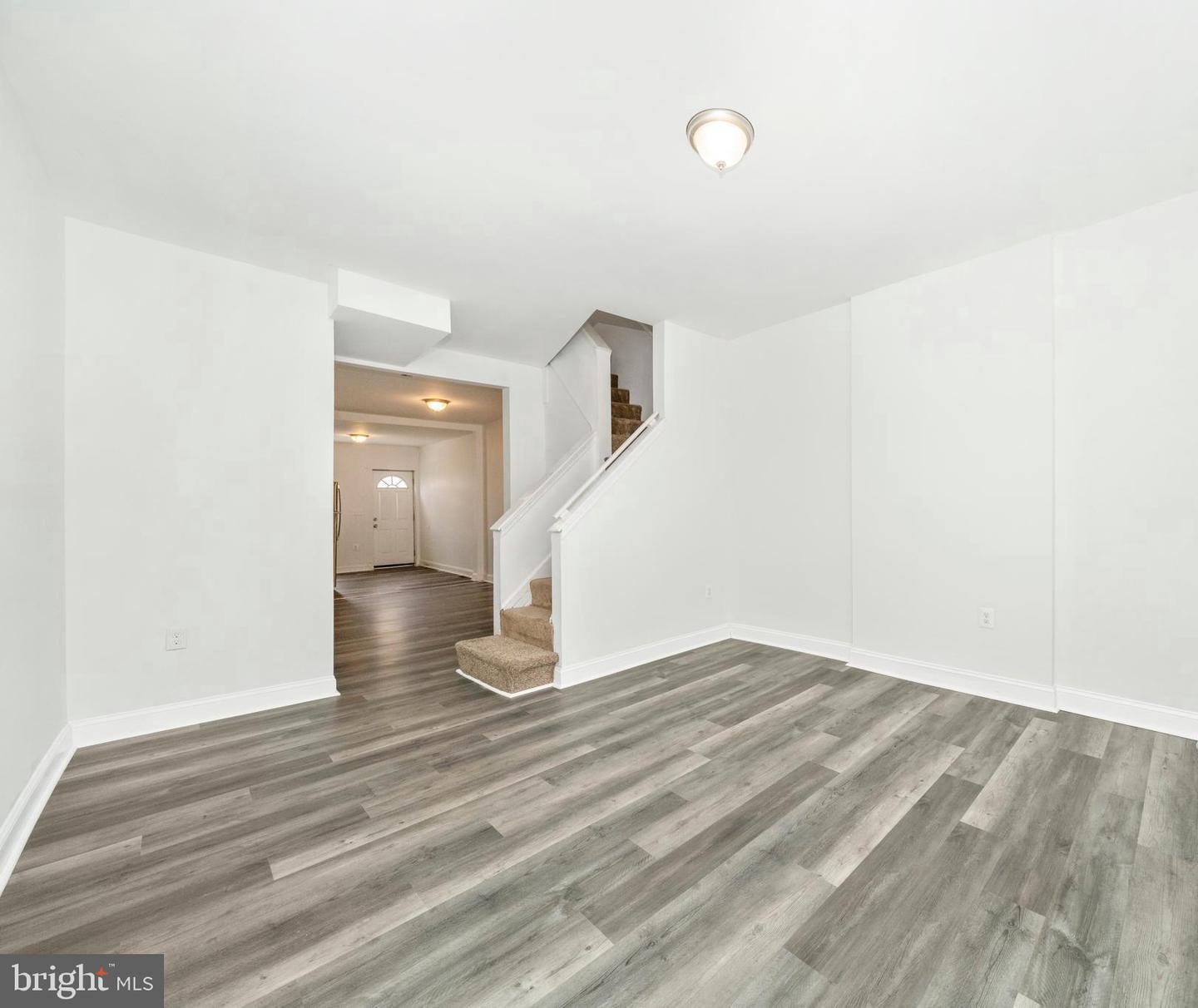 1723 Ashburton St Property Photo 4