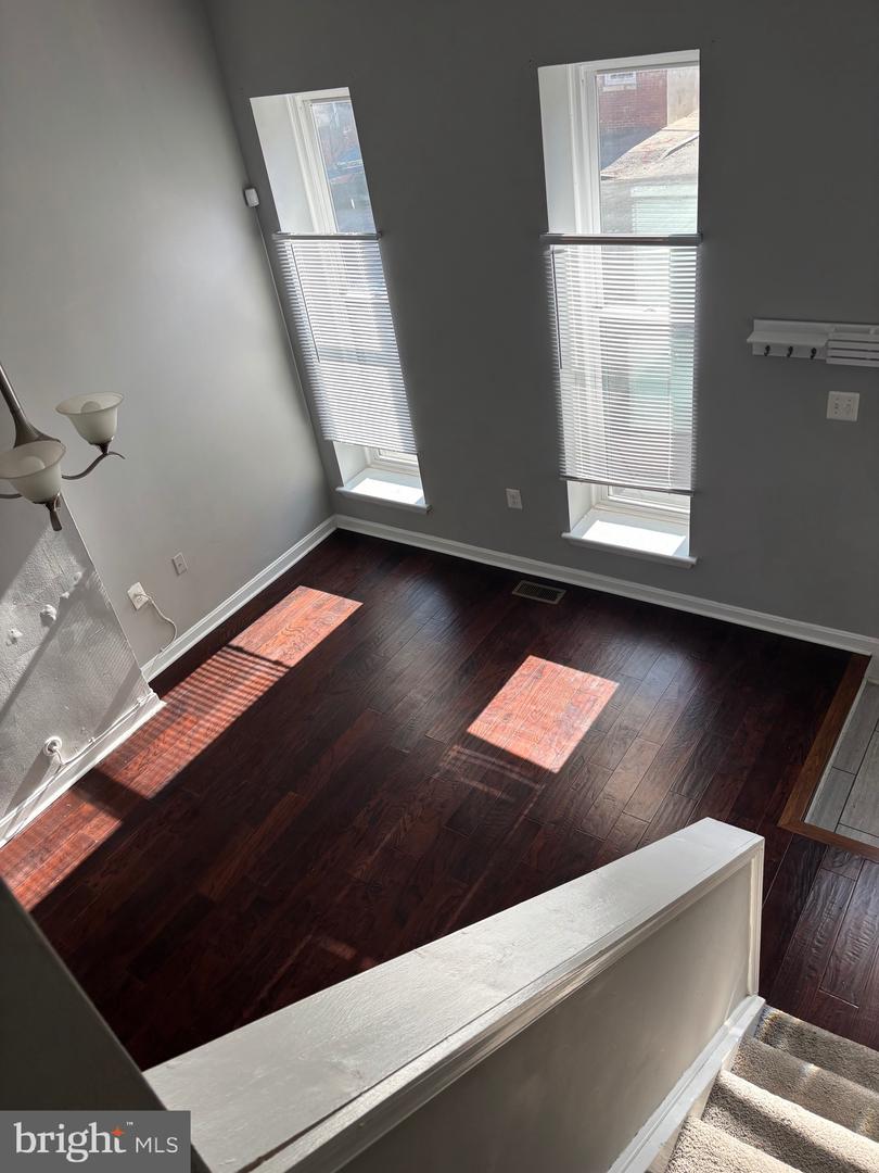 1612 W Lexington St Property Photo 3