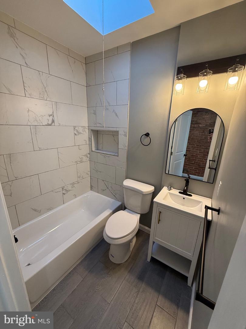 215 N Curley St Property Photo 12