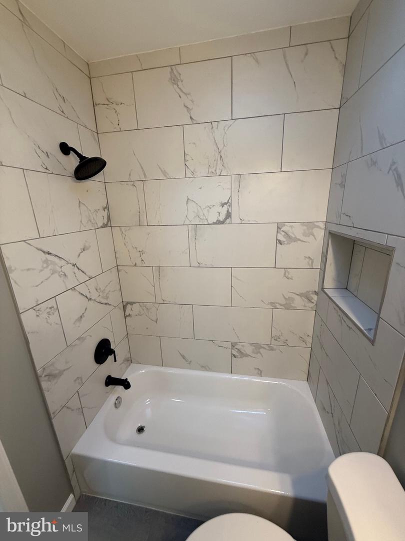 215 N Curley St Property Photo 15