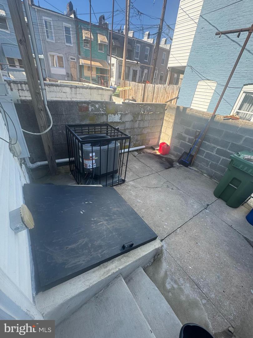 2404 E Madison St Property Photo 18