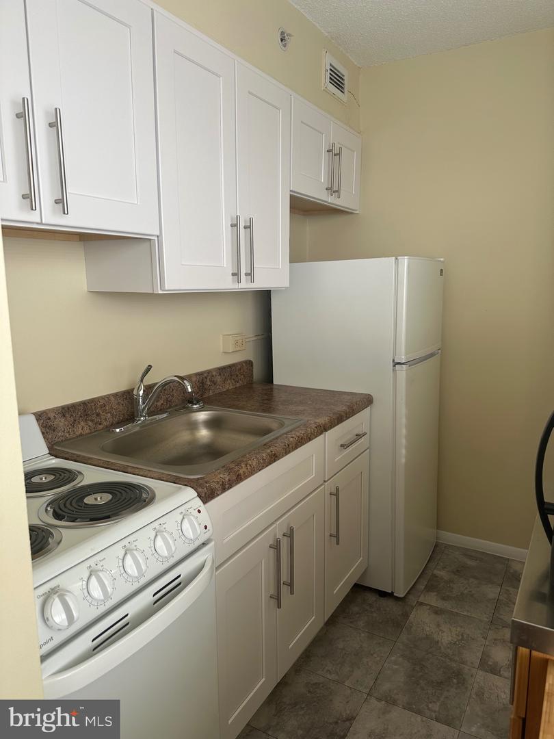 3939 Roland Ave Property Photo 1