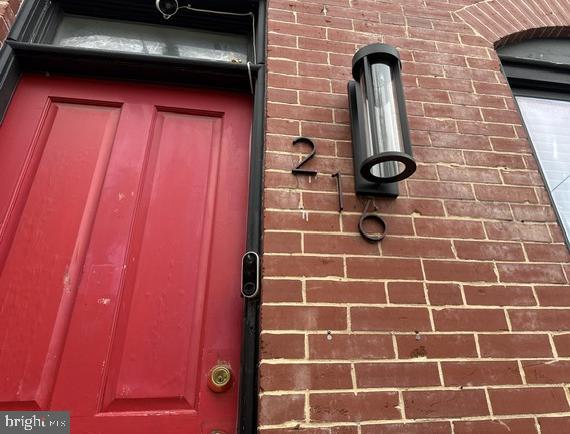 216 S Clinton St Property Photo 3