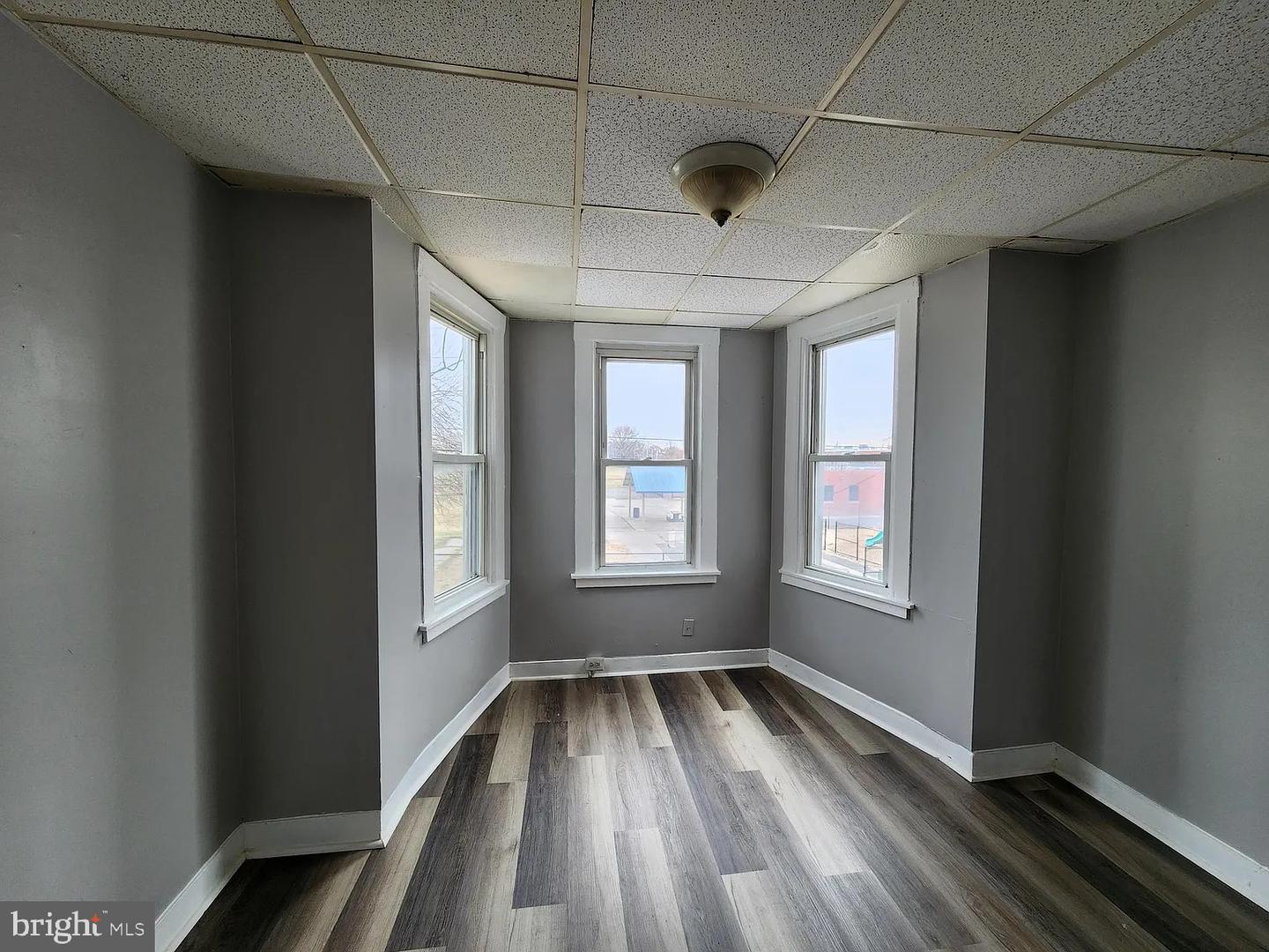 809 N Curley St Property Photo 6