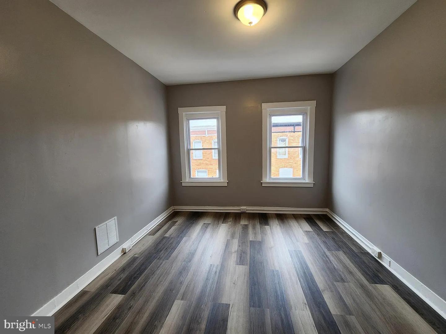 809 N Curley St Property Photo 7