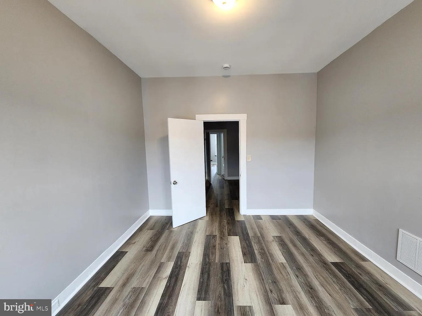 809 N Curley St Property Photo 8