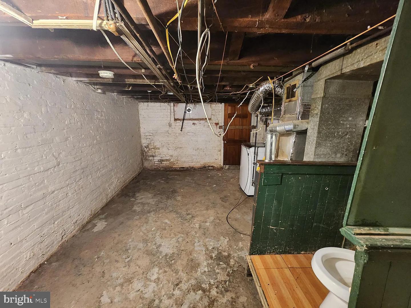 809 N Curley St Property Photo 11