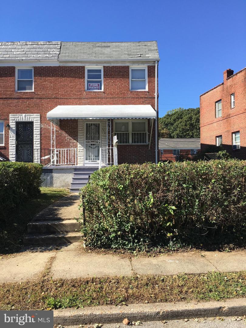 1216 N Augusta Ave Property Photo 1