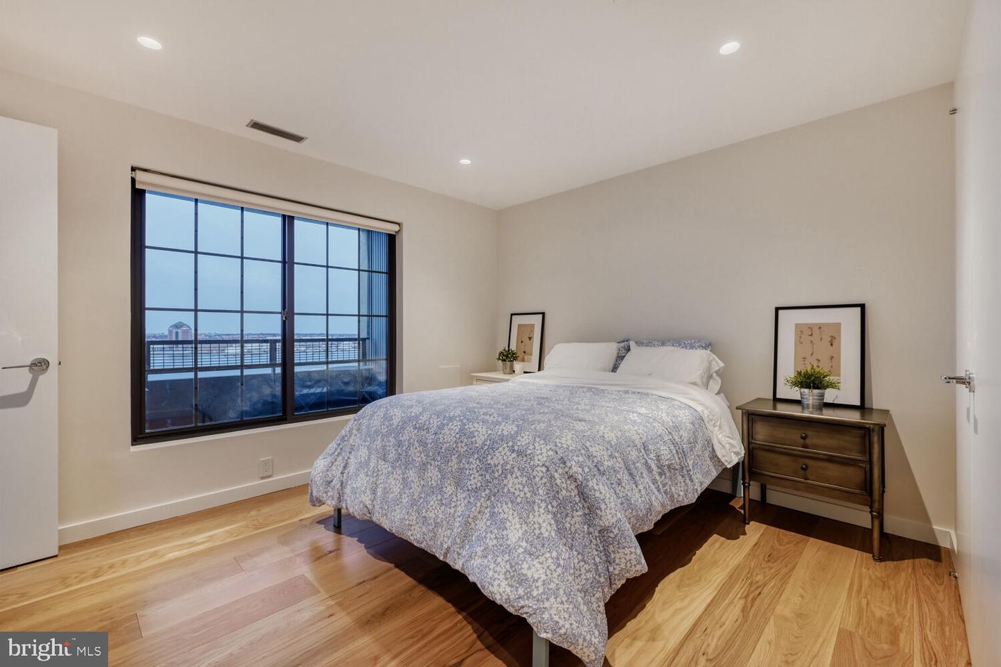 1200 Steuart St #1811 Property Photo 26