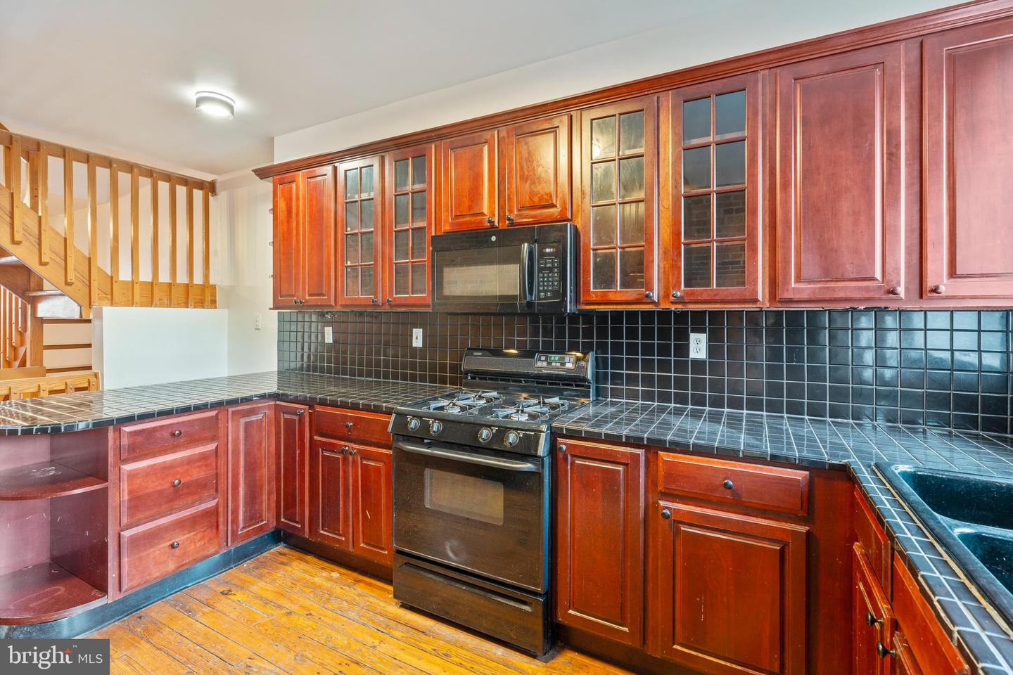 1407 Webster St Property Photo 5