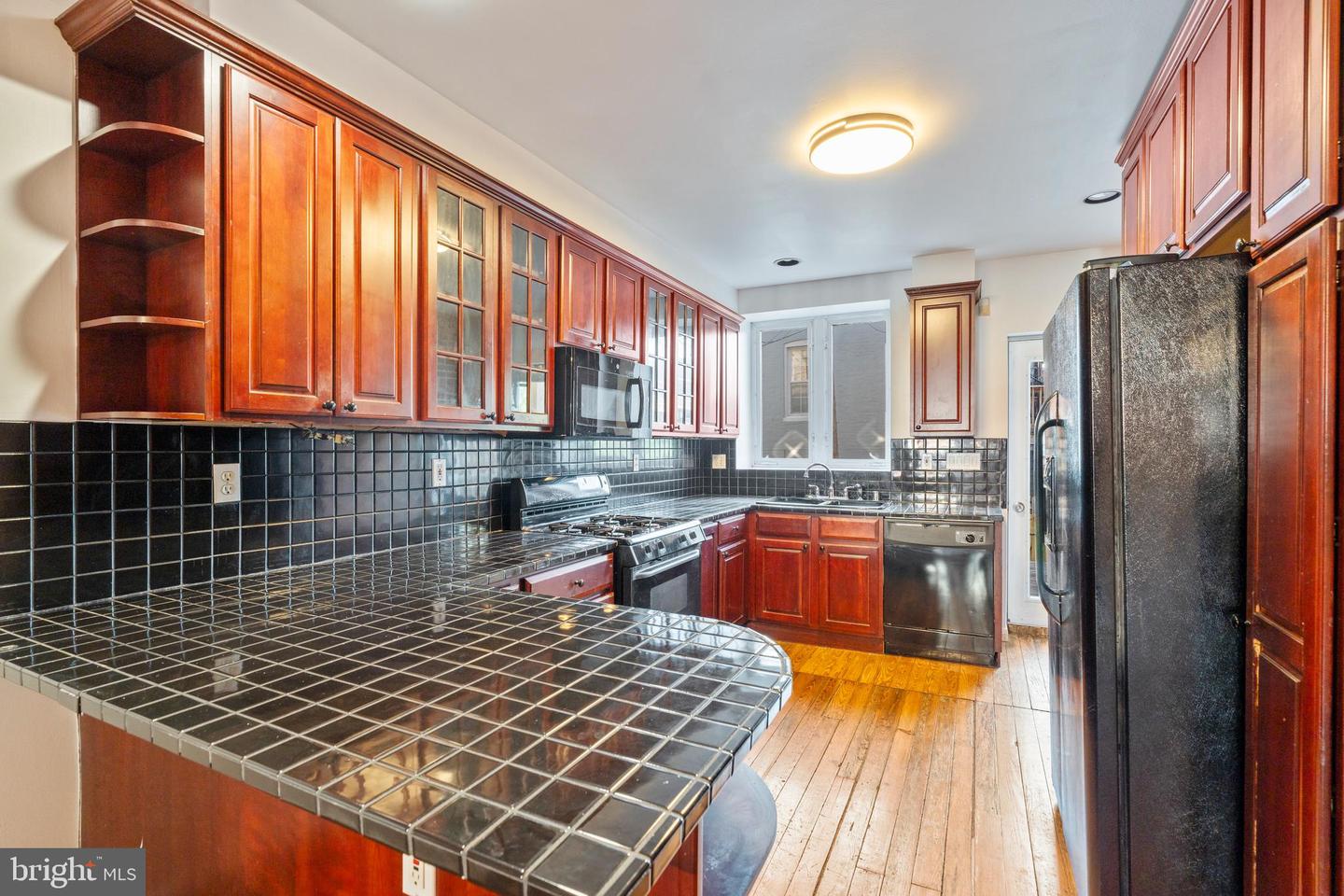1407 Webster St Property Photo 6