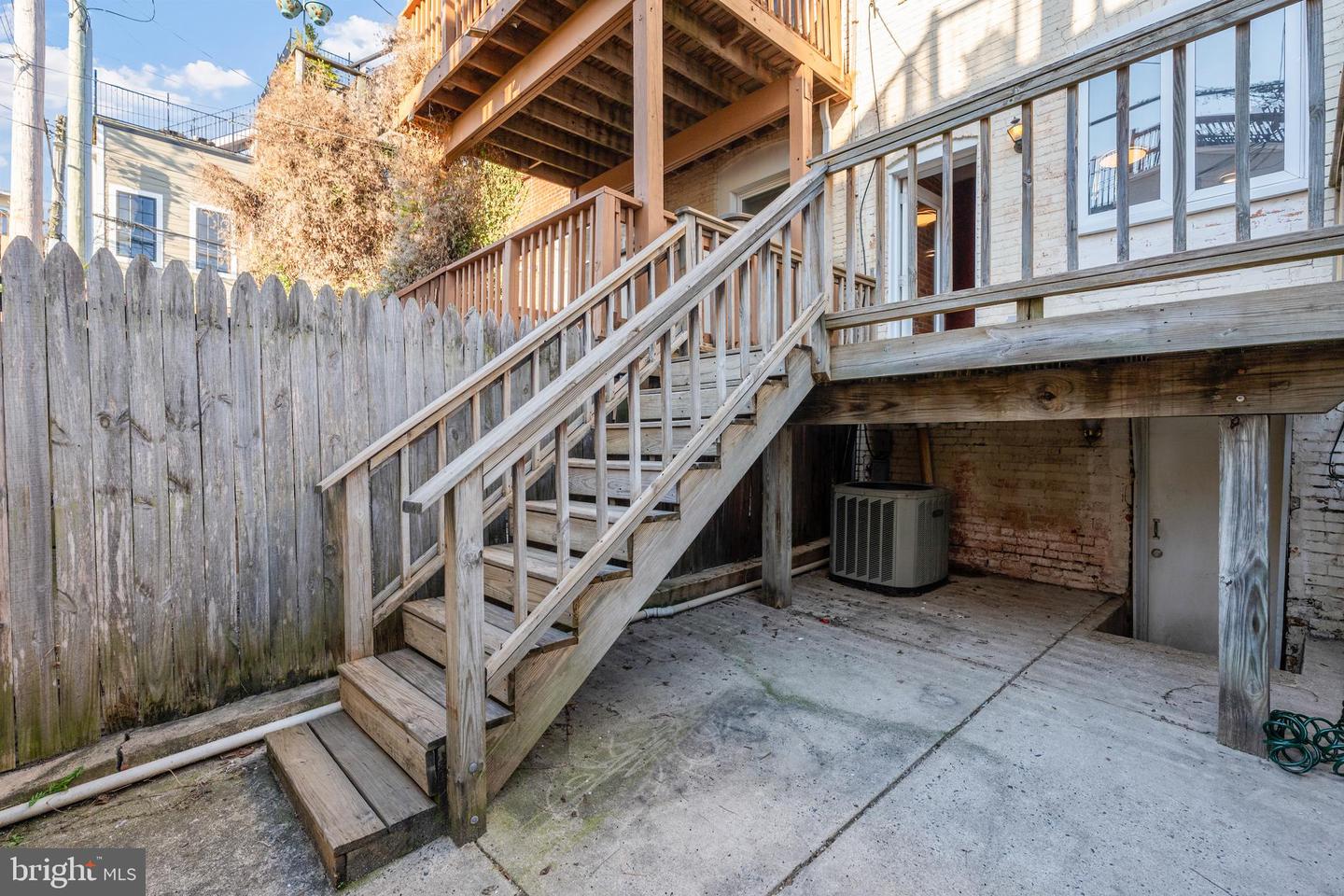 1407 Webster St Property Photo 34