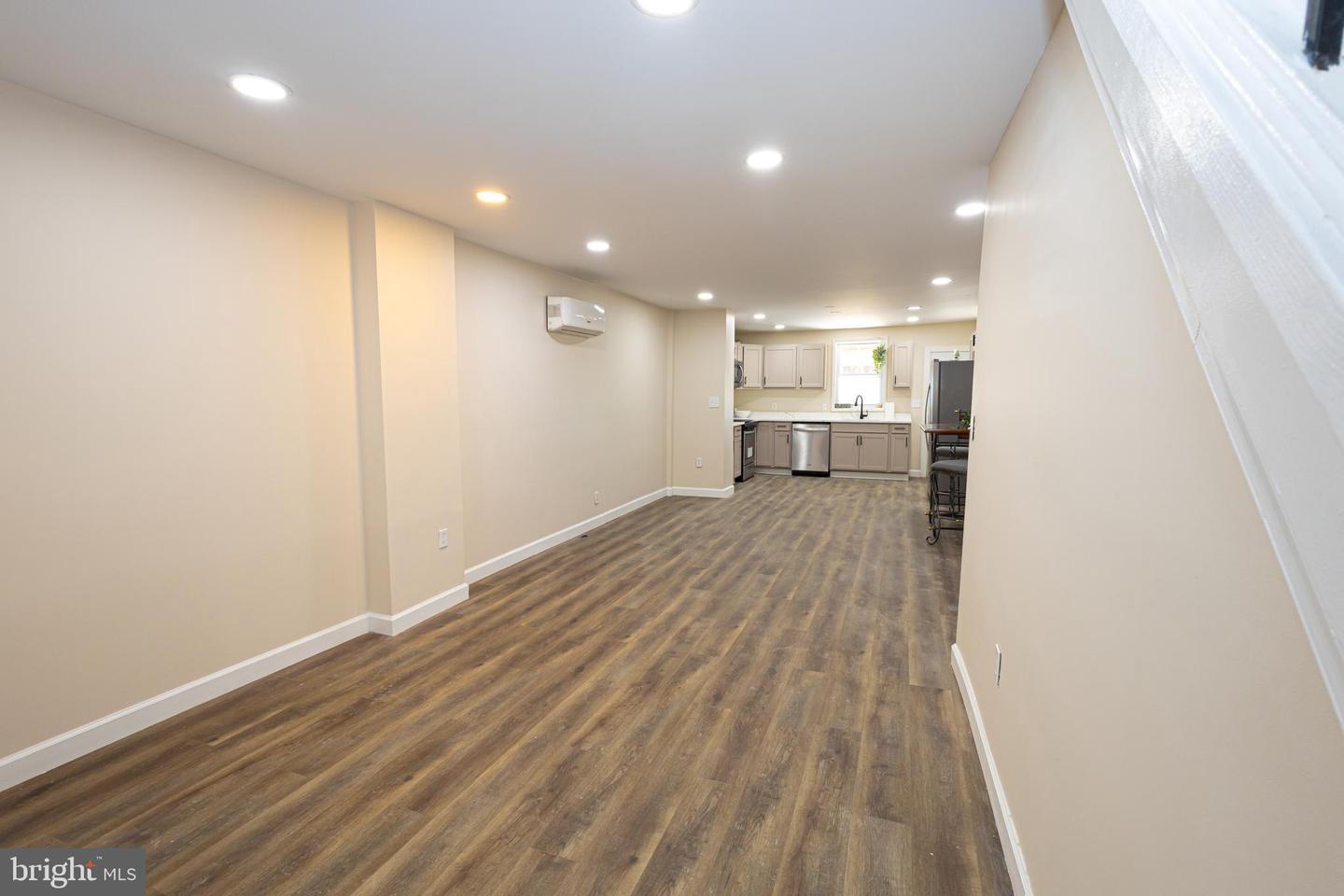 102 S HIGHLAND AVE Property Photo 1