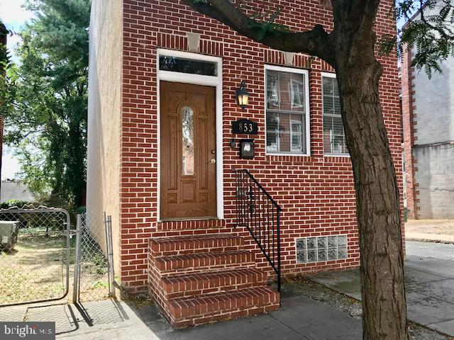 853 W Lombard St Property Photo 1