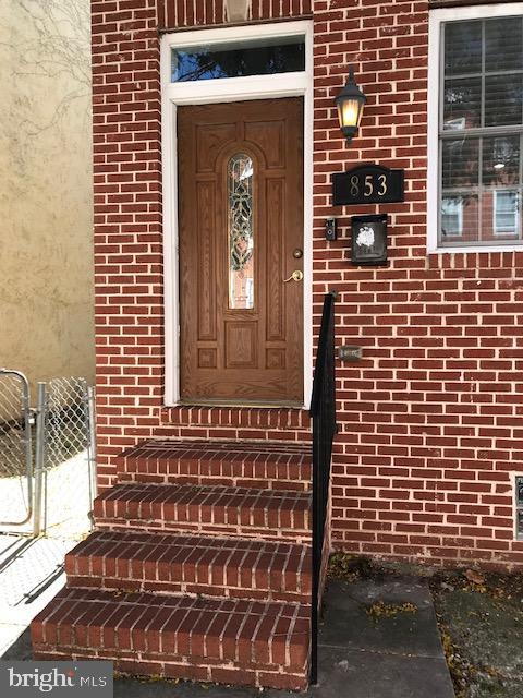 853 W Lombard St Property Photo 2