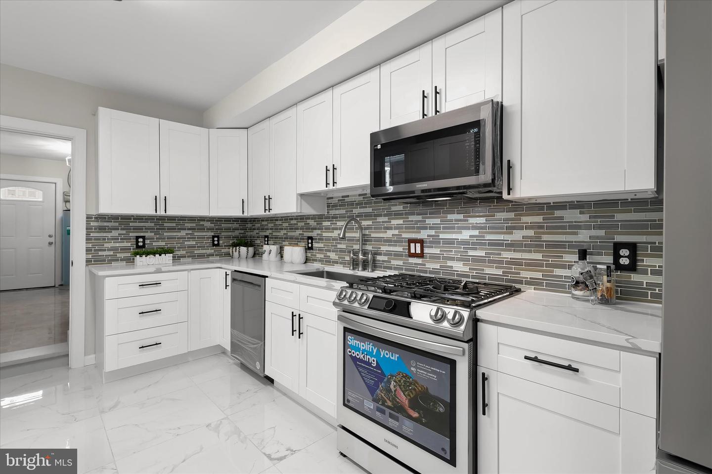 1015 S Kenwood Ave Property Photo 13