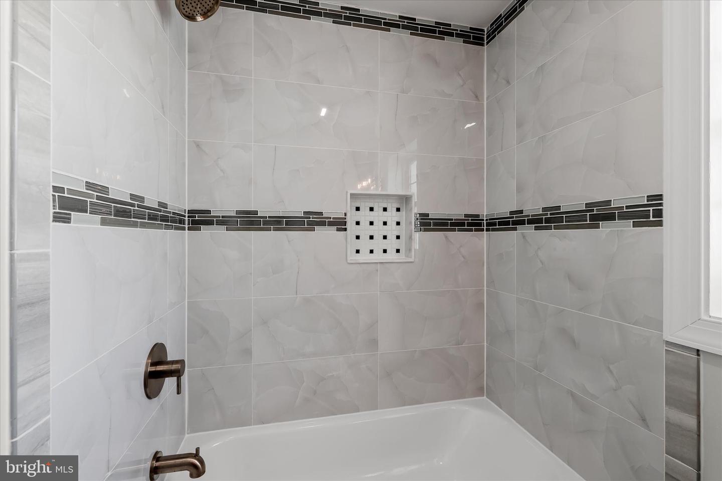 1015 S Kenwood Ave Property Photo 23