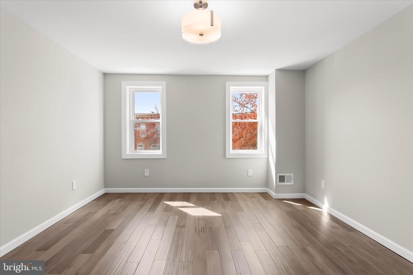 1015 S Kenwood Ave Property Photo 26