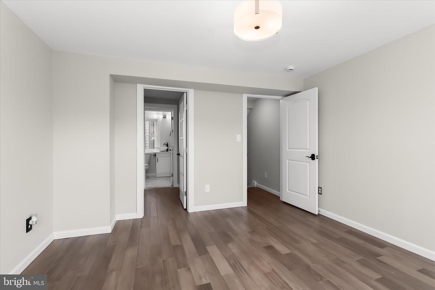 1015 S Kenwood Ave Property Photo 27