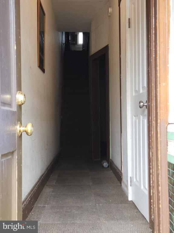 3202 E Fairmount Ave Property Photo 4